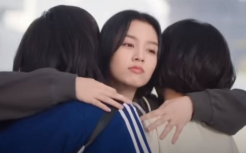 Yue Qianling Saying Goodbye to her Roommates in Everyone Loves Me